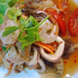 ตำกุ้งสด+ปลาหมึก