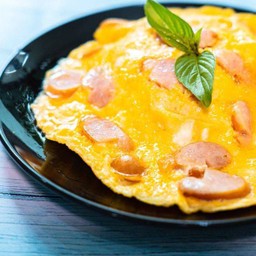 ข้าวไข่ข้นไส้กรอก