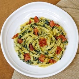 Creamy Spinach Bacon Fettuccine