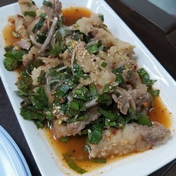 น้ำตกคอหมูย่าง