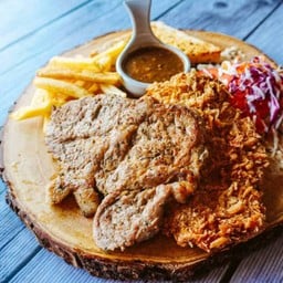 คอมโบสเต็ก หมูสันคอ และ ปลาชุบแป้งทอด [จัดส่ง]