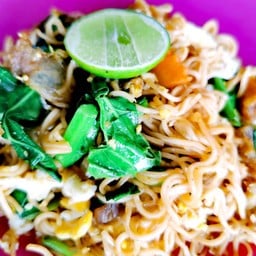 นายภูมิอาหารตามสั่งและก๋วยเตี๋ยวเรือ -