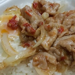 ข้าวหมูกะปิไข่ดาว