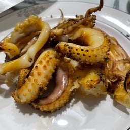 ร้านปลาหมึกย่างน้ำจิ้มแซ่บเว่อร์
