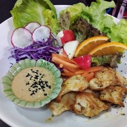 สลัดอกไก่ย่าง