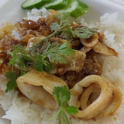 ข้าวหมึกกระเทียม