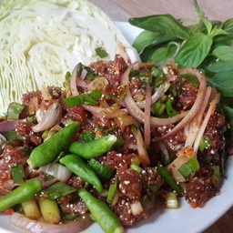 ก้อยเนื้อดิบขมเลือด หรือ ก้อยเนื้อดิบมะนาว