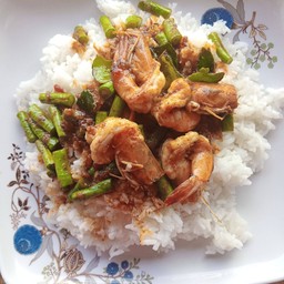 ผัดพริกแกงราดข้าว