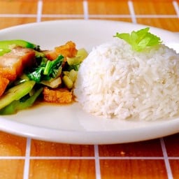 ข้าวคะน้าหมูกรอบ
