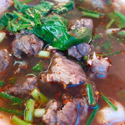 ต้มแซ่บเนื้อเปื่อยเครื่องใน