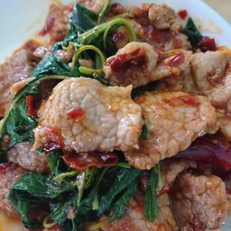 กะเพราหมูชิ้นเป็นกับข้าว