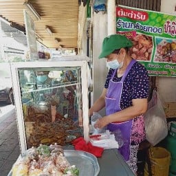 กล้วยทอด ป้าวิไล โคลิเซี่ยม