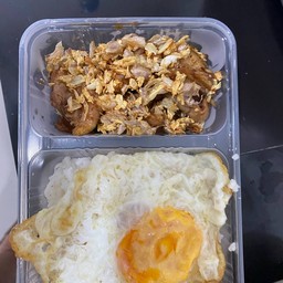 ข้าวหมูกระเทียม