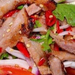 ยำคอหมูย่าง
