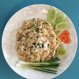 ข้าวผัดปูริมหนอง