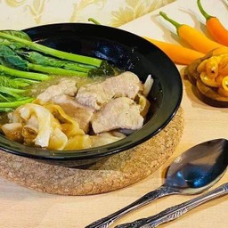 เส้นใหญ่ราดหน้า