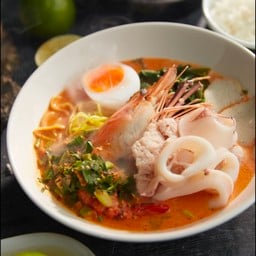 กระเพราล้วน ล้วน หน้า มช.(ช่างเคี่ยน)