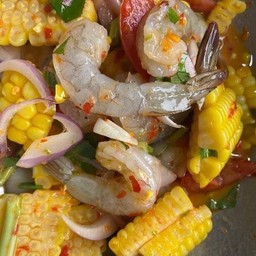 ยำข้าวโพดกุ้งสด