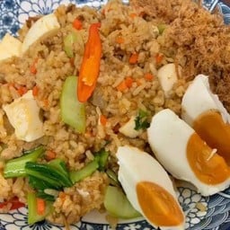 ข้าวผัดน้ำพริกเผาไข่เค็ม