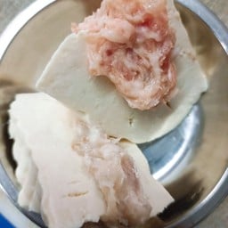 เต้าหู้อ่อนขาวยัดไส้กุ้งและหมู