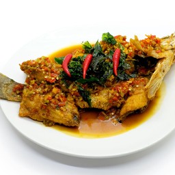 ปลากระพงราดพริก