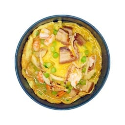 ข้าวไข่ข้นคลาสสิค เนื้อปู+กุ้ง+หมูกรอบ+ก้านคะน้า