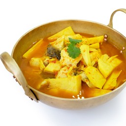 แกงเหลืองยอดมะพร้าวอ่อนปลากระพง