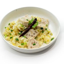 ข้าวเหนียวผัดหมูยอ