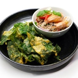 ยำผักบุ้งกรอบ