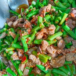 ผัดกระเพราเครื่องในไก่