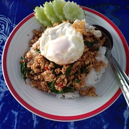 ร้านป้ากอบก๋วยเตี๋ยวหมู ก๋วยเตี๋ยวไก่ตุ๋น ผัดไทและอาหารตามสั่ง