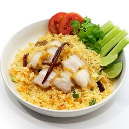 ข้าวผัดหมูกรอบไข่เค็ม
