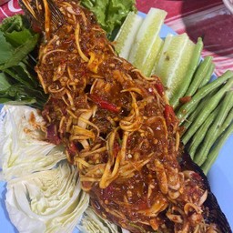 ปลาช่อนทอดยำ