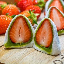 M - Strawberry  Matcha Daifuku