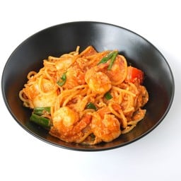 สปาเก็ตตี้ผัดกุ้งและซอสมะเขือเทศ