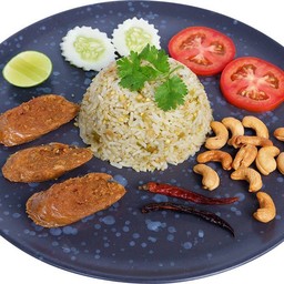 ข้าวผัดน้ำพริกหนุ่ม (มังสวิรัติ)