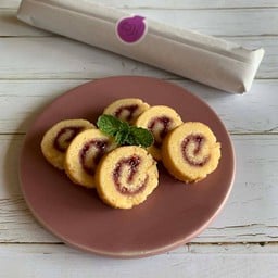 สตรอเบอร์รี่แยมโรล