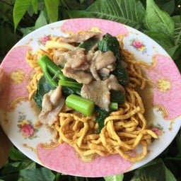 นายเคี้ยงเอ็มไพร์ ราดหน้ายอดผัก ข้าวมันไก่