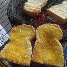 ขนมปังปิ้งเนย-น้ำตาล