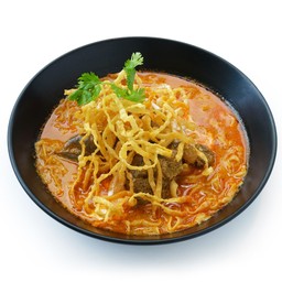 ราเมนเส้นสดข้าวซอยเนื้อ