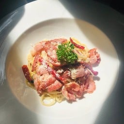 สปาเกตตีกระเทียมเบคอน