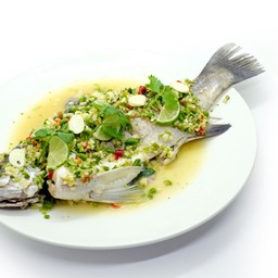 ปลากระพงนึ่งมะนาว