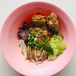 ร้านก๋วยเตี๋ยวไก่มะระ