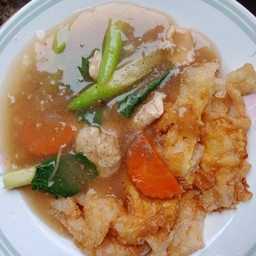 ราดหน้าเส้นใหญ่ทอดใส่ไข่