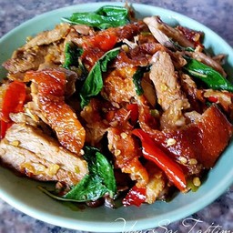 กะเพาเป็ดย่างกับข้าว