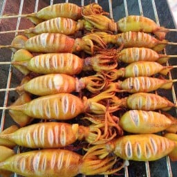 ปลาหมึกย่าง by เจ๊หมวย