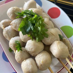 ลูกชิ้นปิ้งหมู