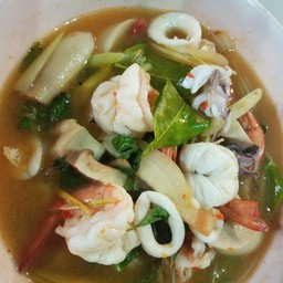 ต้มยำกุ้ง+หมึก น้ำใส