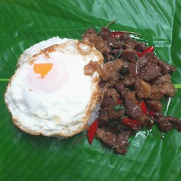 ข้าวกะเพราเนื้อฟรีไข่ดาว