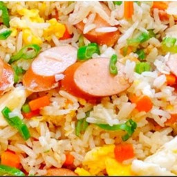ข้าวผัดไส้กรอก